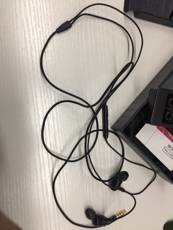 舒适度：音效还不错，耳塞膜给了四套！
