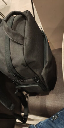 很喜欢，大小刚好出去玩很方便太大不想背配送有点慢要3天