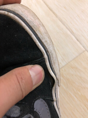才穿几次两只鞋就出现不同程度的来口，这就是万斯的质量，简直不敢恭维，真怀疑是否正品