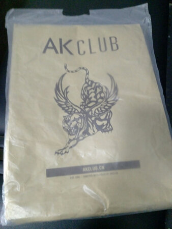 物流很快，包装很好，现在一直都穿ak体恤，款式很漂亮，质量不错大小合适，买一送一叠加***，很划算！