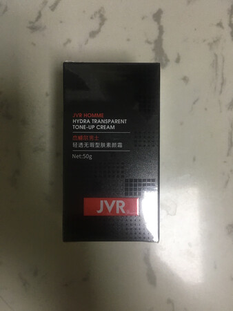 产品包装：包装精美
使用感受：提亮效果明显