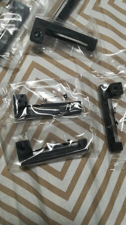 不值这个价，上当了，色带松松的，颜色碰到塑料袋上到处都是。懂行的出租车司机~？
