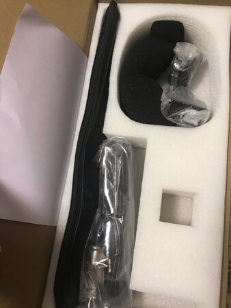 为采访买的，适合拍出镜手持，收音好，价格便宜，功能完全满足
