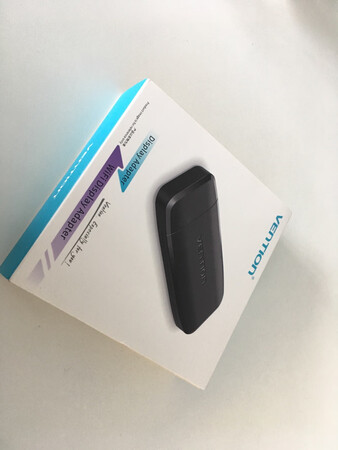 比想象的小，打开包装一看就是正规厂家出品的。经测试，苹果手机、安卓手机，苹果电脑、Win10电脑都可顺利无线连接，速度几乎同步，不卡顿，比几年前的产品强太多了。