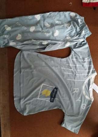 质量很好，衣服面料舒服纯棉的，特别喜欢