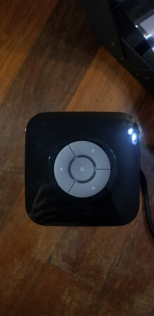 外形外观：作为电源，造型新颖。
产品质感：产品质感很好。质量做工到位。
缺点是由于要扣上盖子，里面的插头高度不能太高，导致好多插头不能放里面。