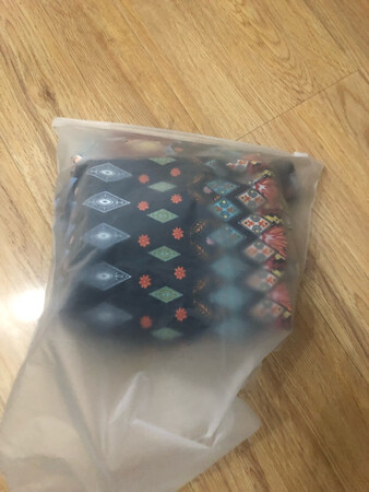这条裤子爱人很早就想买了，本来想去泰国的时候穿，但是由于一些原因没能及时购买，只能把遗憾留在这个夏天了。面料不错，透气干爽，挺舒服的。物流也非常快，第二天准时到达，包装非常用心，完全物超所值！