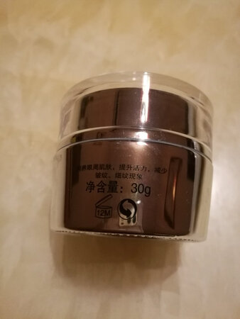 我以前用的是其它品牌管子膏状的，这个瓶装的比较稀，还不太习惯。用了几天，没有不良反应。效果如何，过一段时间追评