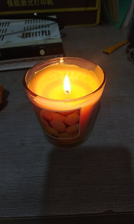 美观程度：很雅致，一只玻璃盏盛开着一朵小小的灿烂的心花。
产品气味：若有若无，让人心神宁静。橙香清甜