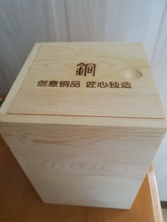东西一早就收到了，今天才有空打开。好东西一如既往的漂亮，这次老板送了几条漂亮的挂绳。买的真舒心，紫气东边来！