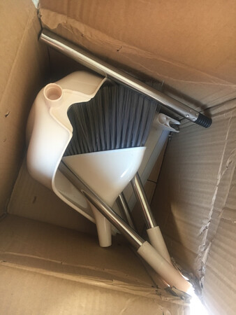 喜欢在京东买东西，这个扫把已经购买好多次了，扫把的头非常柔软，烧的时候也不会扬起灰尘，还会继续购买。非常喜欢在京东买东西，质量好服务好，希望只能动一只，坚持下去。拥有更好的服务，才是智商的标准。小周很好用，以后再继续购买，不错的哦，大家也快来买