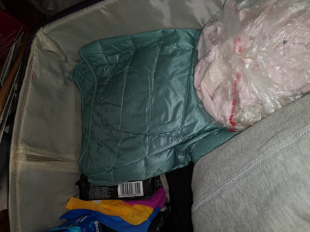 衣服已经收到了，整体来说还可以吧，必定还是很便宜的，穿上也合身，先一贯的好评吧！