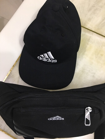 帽子和腰包一起买的，价格实惠，戴上也很酷，帅帅的，质量也很不错，感谢京东小哥送货****，祝京东越办越好！