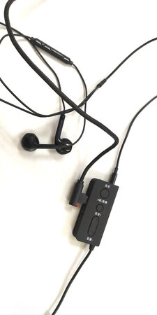 做工质感：手感很好
音质音效：不错哦，这个价位，很值得
灵敏度：很灵敏