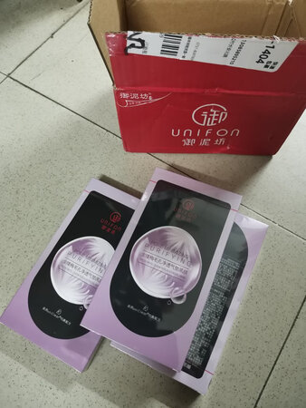 包装不错，之前用的是小金瓶的黑膜。试用下这款黑膜