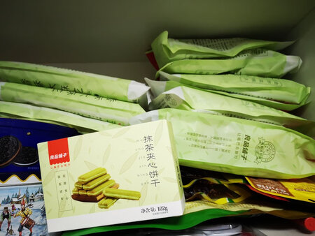 轻松自愿和京东超市，产品质量好，是正品，服务好，送货快，值得购买，一直都在买。