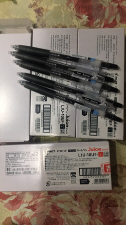 顺滑程度：流水畅通、书写工整、字迹粗细一致，孩子已经用习惯本品牌的笔，最实惠的是比书店要便宜很多