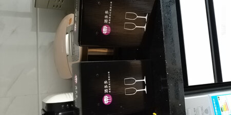 這款起泡酒非常不錯哦！還送了香檳杯。性價比很高。