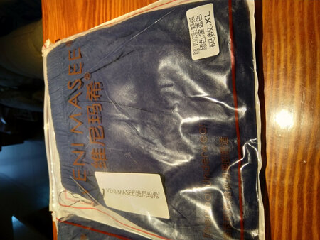 刚收到货，太薄了，不知道掉色否，先好评吧！