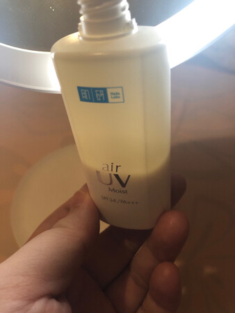 我才用了三次，无意中发现原来瓶子的一半都没到。虽然知道少但没想到它那么心机。防晒效果日后才能看出来。