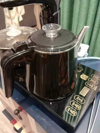 容量大小：我觉得可以
外观材质：黑色大气
清洗难易：易
其他特色：自动旋转
保温预约：没问题
烧水速度：1-2分钟
