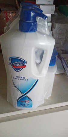产品包装严实，马上用了清洁身体，洗澡过程中面部皮肤要求不能有紧、热的现象。如有此现象可再次使用去改善 ；洗澡的时候还要遵守以下这些规律：洗澡过程中方法不正确出现红、热、痒等情况，是由于皮肤底层没有完全湿透，使皮肤水油不均衡，或洗澡时间过长、水温偏高所造成的。产品味道不错，用过之后皮肤舒服，泡沫合适。