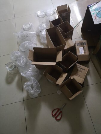 东西是很不错啊，但是我就想问一句老板是你一个一个打包不累，还是怕我拆着不累，我也是个女孩子啊，一堆箱子要自己去扔啊，箱子不要钱吗