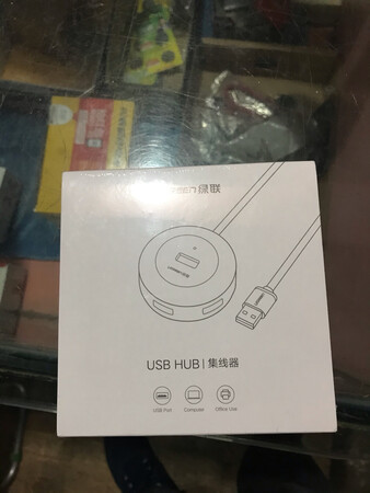 绿联这款USB集线器，发货非常快，第二天就收到了。包装全塑封，保护的很好。本体小巧，USB孔位设计合理，插上设备互相不会干扰。插到电脑上即插即用，同时连接打印机，移动硬盘，优盘和扫描仪，都能同时使用，完全没有问题。