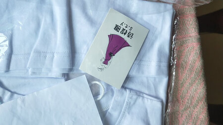 物流很快，衣服收到正合适  面料很舒服一看就是高大上的，好评