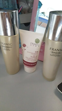 东西还是很多的，用了两周多了，才来评价，好了很好用，不油，清清爽爽的，很好的