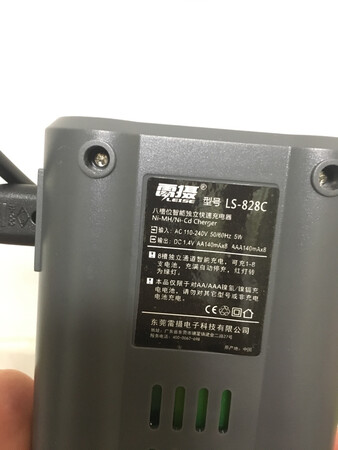 雷摄的充电电池算是性价比较高的产品了，相信虚标不会很严重，一下买了8节，以后小孩的电动玩具再也不怕没电了，试了一下电量充足，充电器方便，一次可以同时充8节电池，满电还会自动转灯，可以延长寿命，不错的，节能又环保
