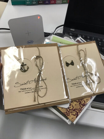 本来想买另外一款 木刻的 结果成都没货 这款颜色单一 看着有点陈旧