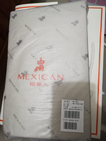 容量空间：包包能装很多东西，非常实用！！！
其他特色：包装很贴心，包包被包的严严实实，运输过来盒子没有一点破的！还送了礼品袋?
外观颜值：很喜欢这个颜色，颜值也很高呦，买的很值得！