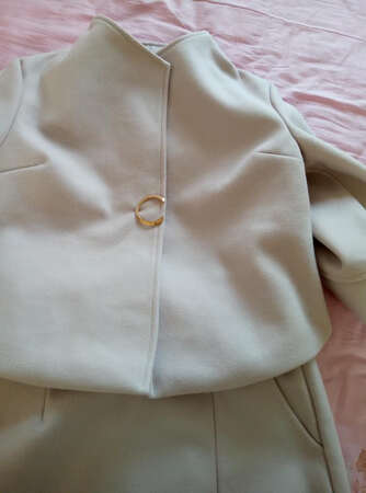 衣服和图片不一样，穿上也不合身，申请退货客服不答理，什么一星期包退换，这家店是超级大**，请大家以后再也不要到这家店买东西了