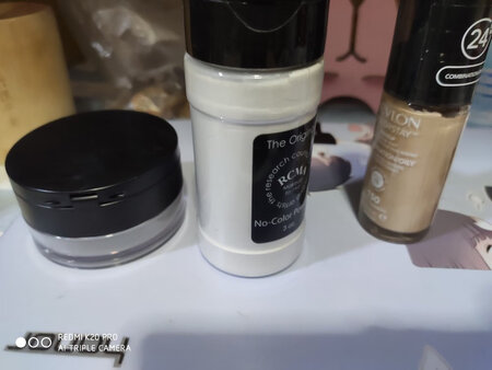 产品包装：精致
产品质感：还可以
适合肤质：我是油皮，感觉可以