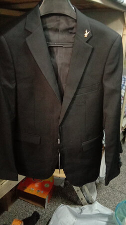 特别好的衣服，正品，穿上很合身，客服推荐的尺码也合适，总之特别棒