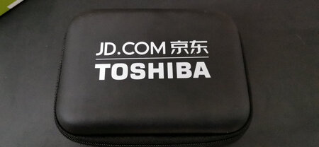 外观材质：摸起来还行
体积容量：2T的实际是1.81
传输速度：速度是3.0的口 平均在50-65**/s