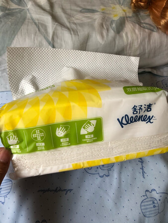 快递包装完好，送货上门，这款纸巾还不错，挺大一包的，用来擦手可以。