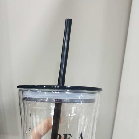 发货迅速，杯子质感也很不错的，印花也不会掉。杯盖上面有密封圈，很好盖，不会洒出来，用来泡咖啡喝也很好