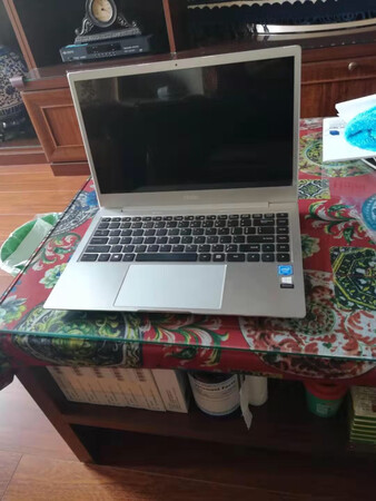 电脑很薄 小巧 很轻 方便携带 开机速度可以 运行流畅 赶上活动便宜了不少 很划算
