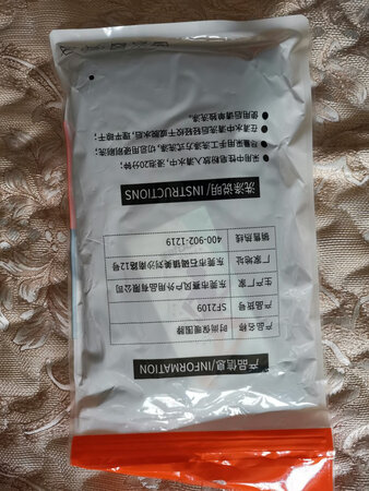 款式简洁大方好看，尺码合适，适合冬天用，一件产品可以又当帽子又当围脖，挺好的。