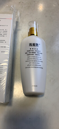 以前都是在完美实体店买的，第一次在京东上购买。没想到双十一物流都这么快，隔天就到货?使用效果用过在评价！