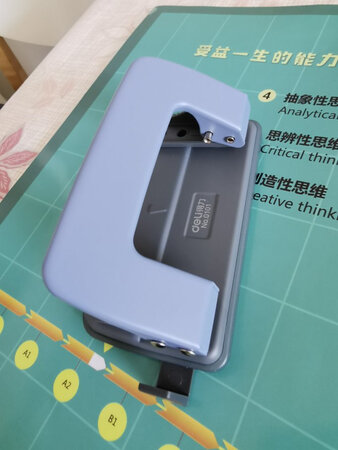 做工质感：力的质量不错，大品牌，用起来很方便。
尺寸大小：小巧袖珍
手感：手感顺滑