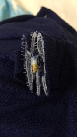 大品牌的做工是这样子的吗？商家说的全棉根本就不是，具体是什么料子我也不太清楚。穿在身上不舒服