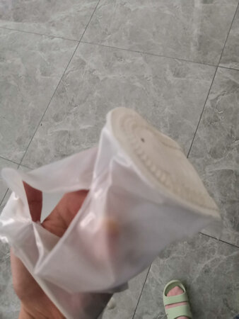 用了一次就坏掉了！客服说是过了期限，难道买完肯定会下雨吗？