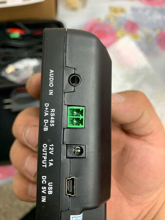 东西更好用，就是显示的像素不怎么高，配件都很齐全，就是一点没说明书！！做工有待提高！