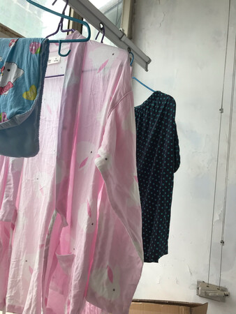 身高165 体重117 买的m号码很合适，开衫的适合哺乳期妈妈，重点是这个料子试穿很轻薄很舒服，好洗好干，棒棒哒