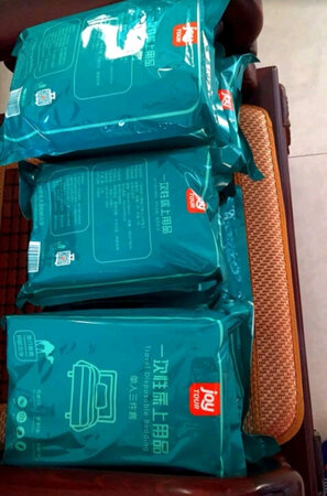 带家人外出旅游，经常住酒店宾馆，民宿农家院，难免会有卫生问题，经过比较选择，购买这件商品，方便又卫生，完美解决了，外出担心睡觉不卫生的问题，保证了老人和孩子的健康，产品质量很好，透气性强，尺寸合适，挺满意的！有了这个无敌的装备我很高兴，正好一个被子，两个枕头加床单，也不是特别薄，铺床大约10分钟左右，铺好也不易划出。