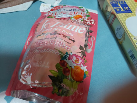 包装挺精致的，柔顺效果也不错，味道也挺好的，物流也挺快。