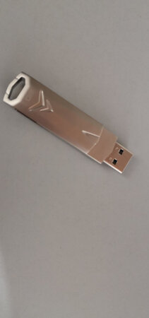 外观材质：外观美观，外壳坚硬，
体积容量：买的32G的 感觉够用了
使用场景：用于手机和电脑的 双用的 type-c 的接口